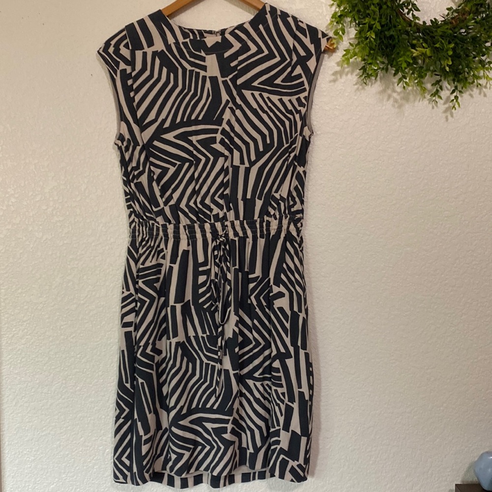 Loft Gray/Cream Abstract Shift Dress